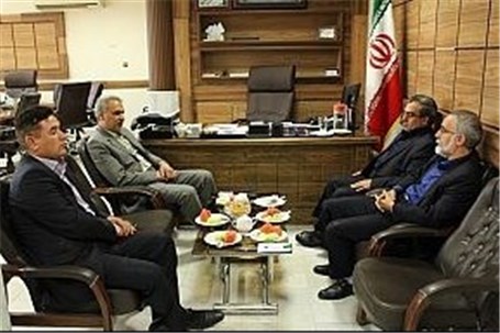 حمایت فرماندار چناران از انتقال منابع دهیاری‌ها به دفاتر روستائی پست بانک ایران