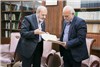 بانک‌پاسارگاد،کتاب نفیس قرآن‌طباخ را‌ به استانداری هرمزگان و دانشکده ادبیات دانشگاه تهران اهدا کرد